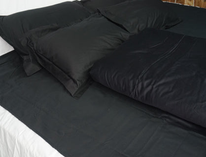 How to Decorate your Bedroom for Halloween Celebration Using Black Color