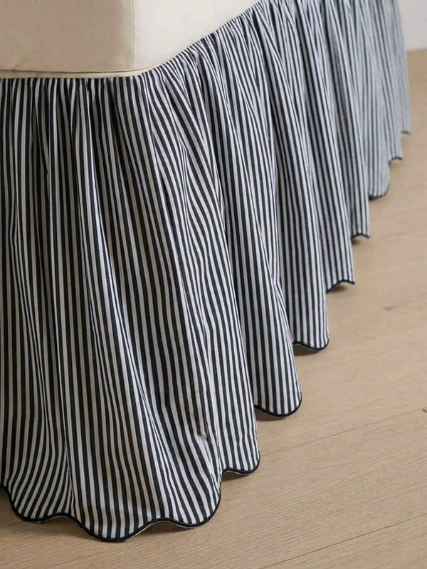 #whiteblackstripe