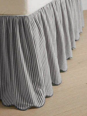#whitedarkgreystripe