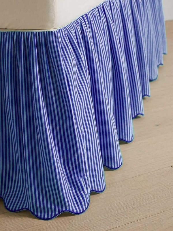 #whitenavybluestripe