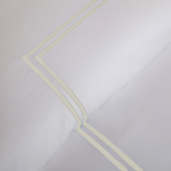 #Ivoryborder