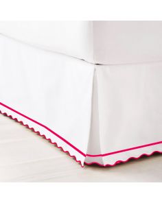 scallop-hot-pink-border-white-bed-skirt