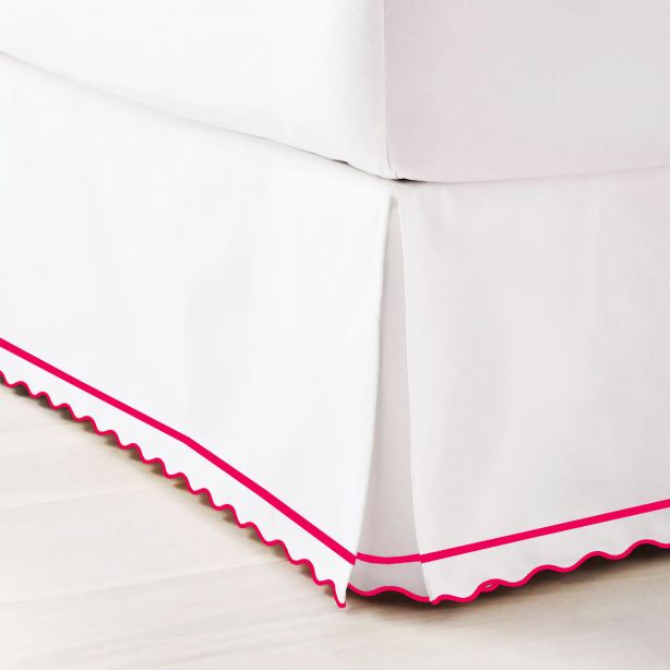 scallop-hot-pink-border-white-bed-skirt